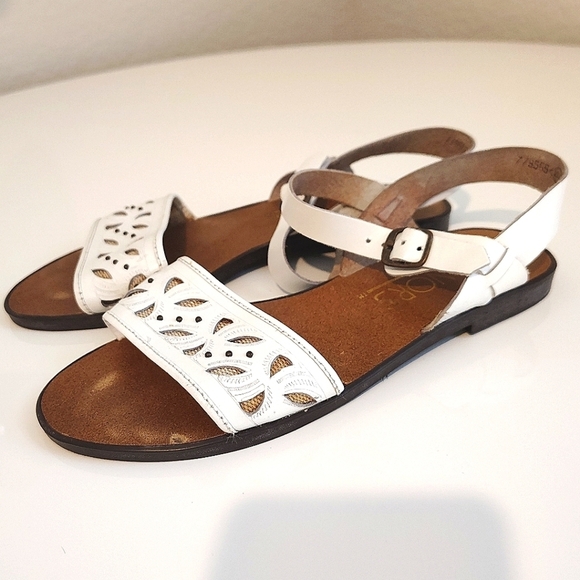 Vintage White Leather Sandals - Picture 2 of 5